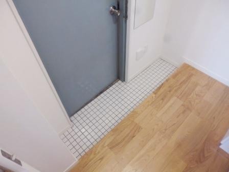 千石柳澤マンションの玄関