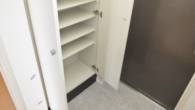 Ｌｏ・ｈｏｕｓｅ Ｓｔｙｌｅ（ロ・ハウススタイル）の玄関|下駄箱あります（別部屋の写真）