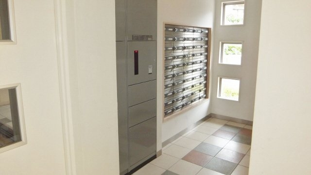 Ｌｏ・ｈｏｕｓｅ Ｓｔｙｌｅ（ロ・ハウススタイル）のエントランス|宅配ボックスあります（別部屋の写真）