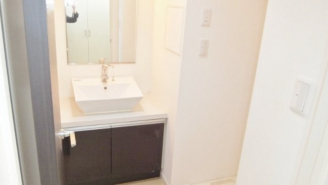 Ｌｏ・ｈｏｕｓｅ Ｓｔｙｌｅ（ロ・ハウススタイル）の洗面所|独立洗面台です（別部屋の写真）