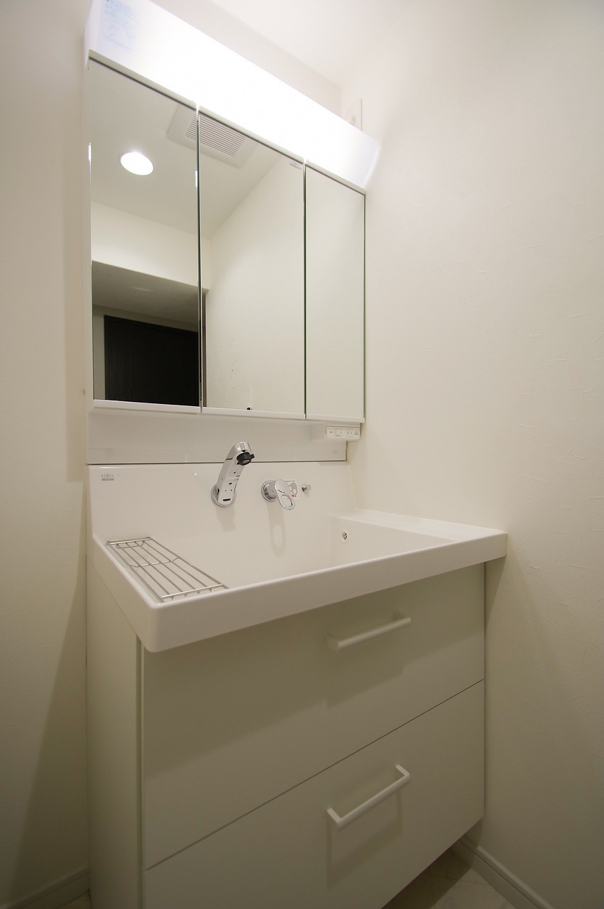 六本木ビュータワーの独立洗面台|朝の身支度には欠かせない独立洗面化粧台