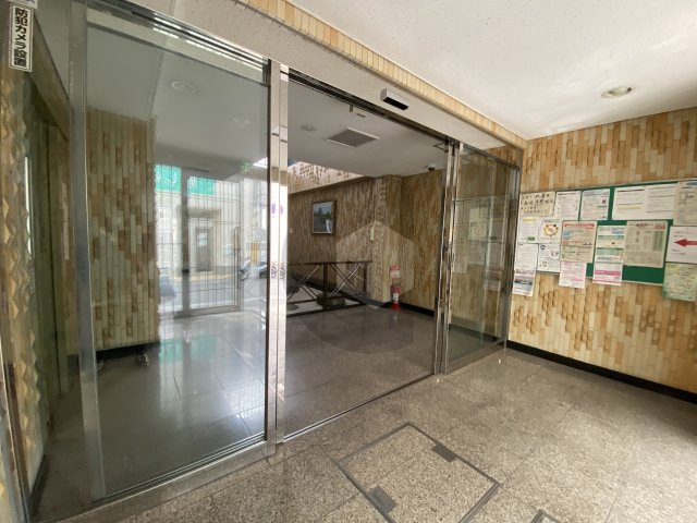 レジデンス清のエントランス