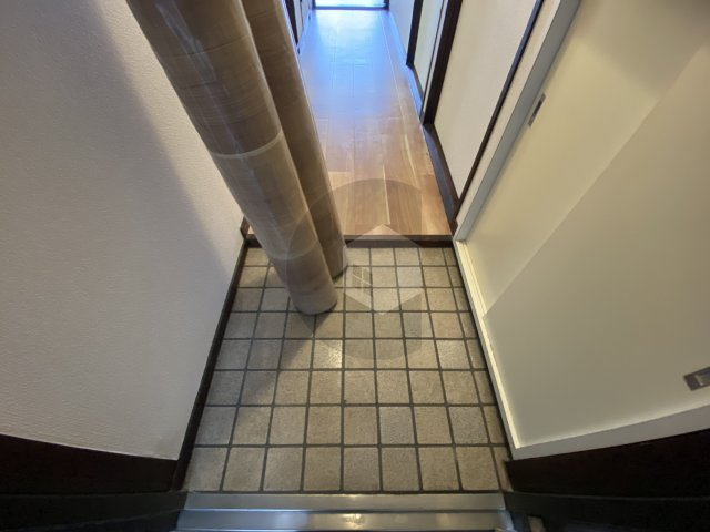 レジデンス清の玄関