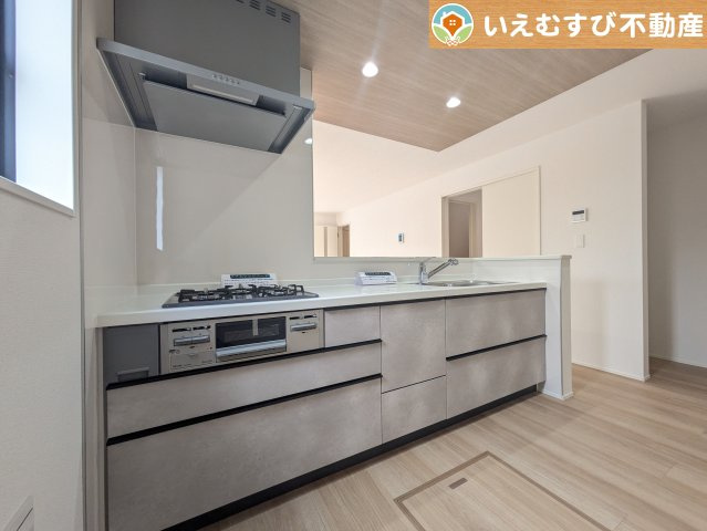 GRAFARE　行田市桜町のキッチン|機能性収納性に溢れるキッチン。
収納もたっぷり付いていてすっきり片付く！毎日楽しくお料理が出来そうです！