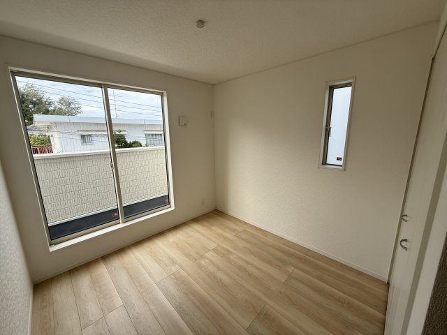 那覇市識名１丁目戸建　１号棟の洋室|落ち着いた色調の洋室です