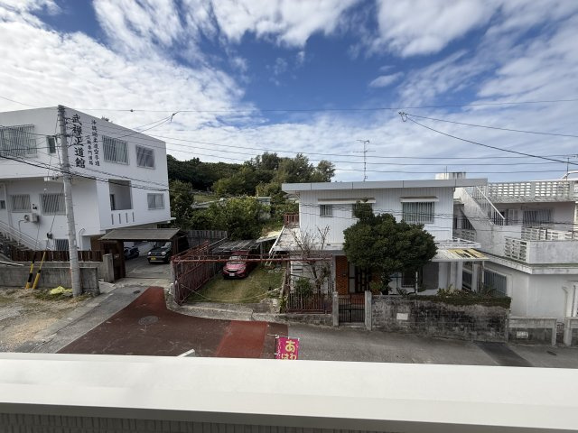 那覇市識名１丁目戸建　１号棟の駐車場|車をお持ちの方に嬉しい駐車場付きの物件です