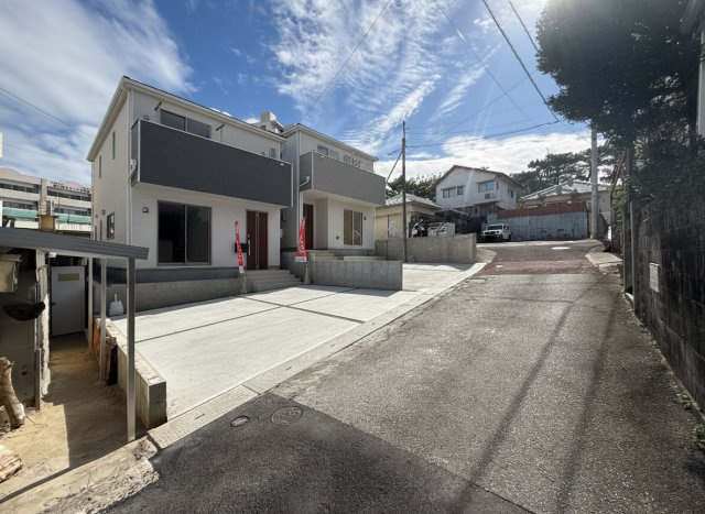 那覇市識名１丁目戸建　１号棟の前面道路含む現地写真|前面道路含む現地写真です