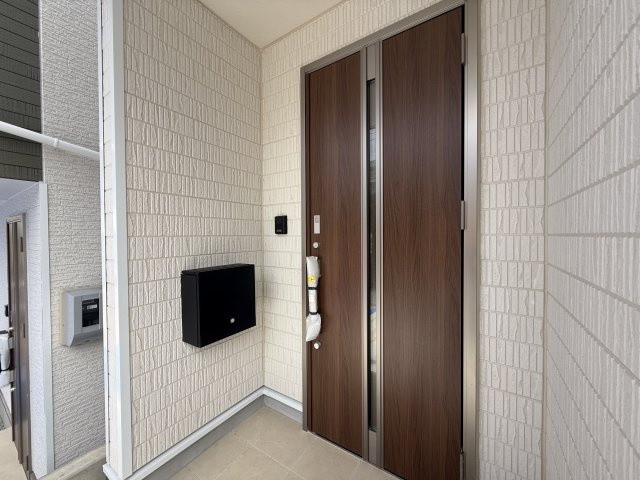 那覇市識名１丁目戸建　１号棟の玄関|きれいな玄関です