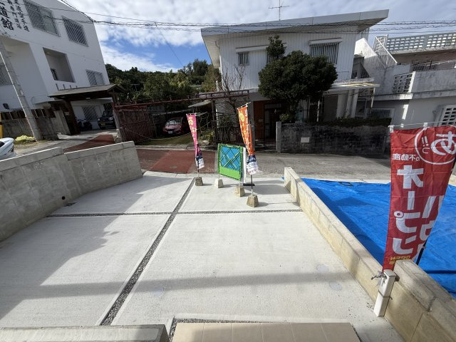 那覇市識名１丁目戸建　１号棟の前面道路含む現地写真|前面道路含む現地写真です