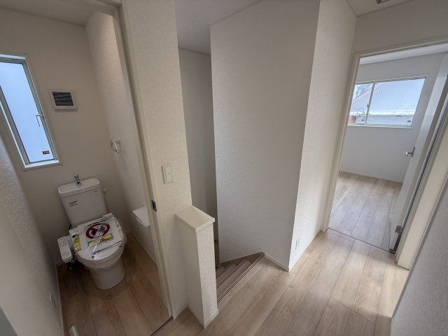 那覇市識名１丁目戸建　１号棟の玄関|ゆったりとした玄関です