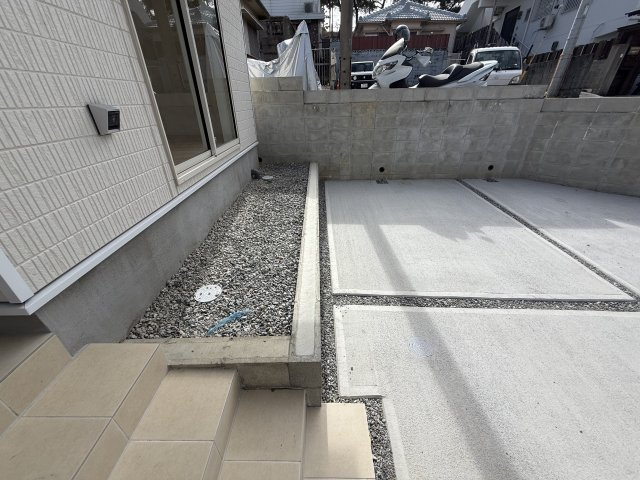 那覇市識名１丁目戸建　１号棟のバルコニー|お洗濯にも便利なバルコニー付き