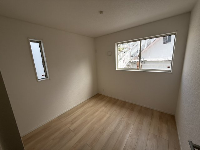 那覇市識名１丁目戸建　１号棟の洋室|落ち着いた色調の洋室です