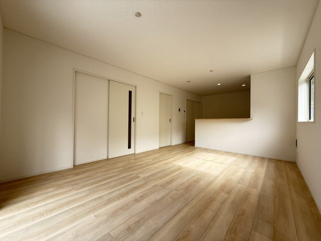 那覇市識名１丁目戸建　１号棟の洋室|広々とした洋室です