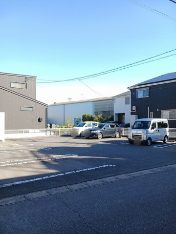 ウルム弥生の駐車場