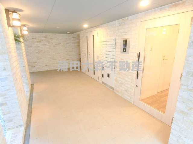 ハーモニーグラシア蒲田@仲介手数料最大無料のエントランス|エントランス　TVモニター付オートロック宅配BOXメールBOX