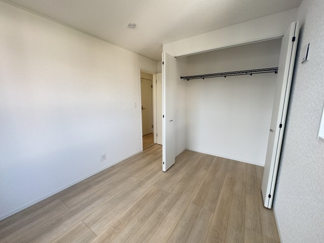 糸満市喜屋武　第6（全3棟）2・3号棟の収納|3号棟　洋室5帖＋CL付き♪