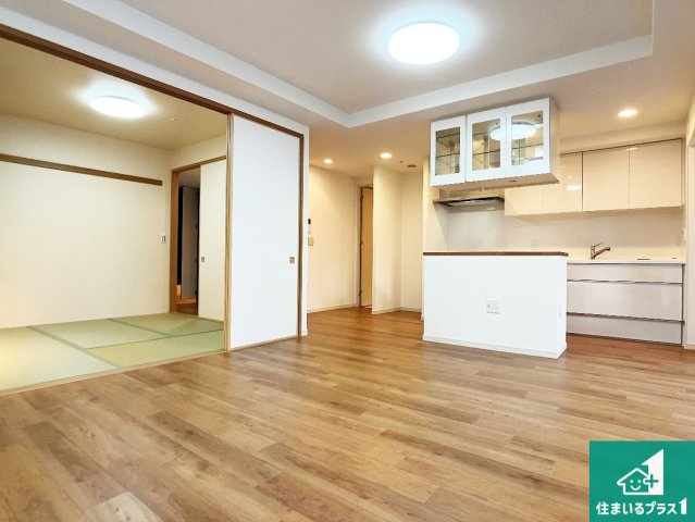 レピア垂水五色山の居間・リビング|シンプルなリビングは、観葉植物等のインテリアを楽しめますね！パパ好みにも、ママ好みにも家具次第で雰囲気を変えることができます！