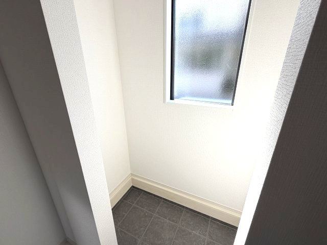 アーバンスタイル前橋市北代田町1期　3号棟の玄関|シューズインクロークついてます。ベビーカーも収納できる広さです。