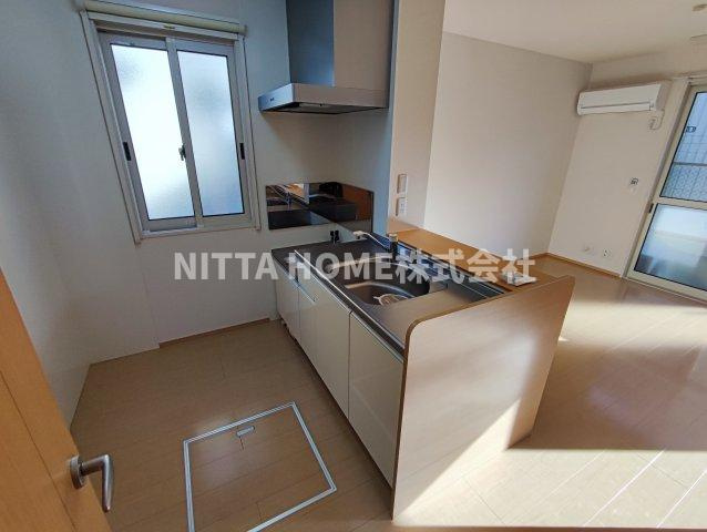 グランモアⅡのキッチン|小窓付きで風通しＧＯＯＤ★床下収納あり○