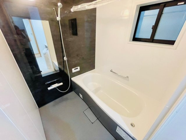 常盤下田町のその他|【施工例】空気もこもらずいつもクリーンな浴室暖房換気乾燥機を標準装備。浴槽は足を伸ばせる１坪タイプです。