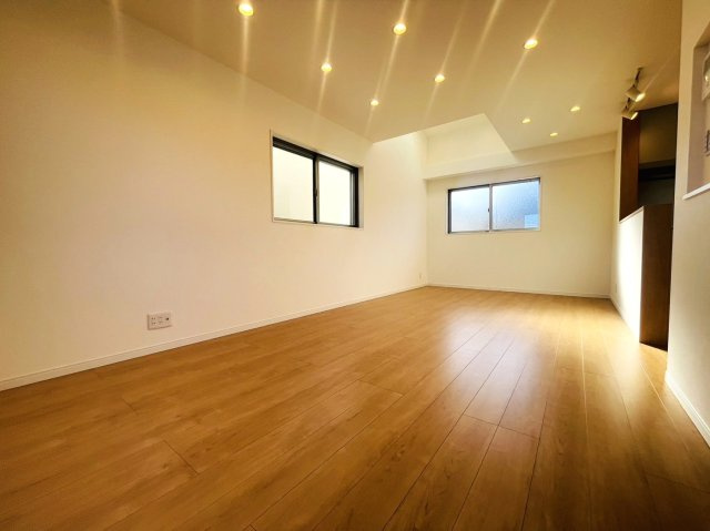 常盤下田町のその他|【施工例】ご家族みんながゆったり寛げる開放感たっぷりのリビング。広々としたリビングでは家具選びも楽しみの一つになりますね。