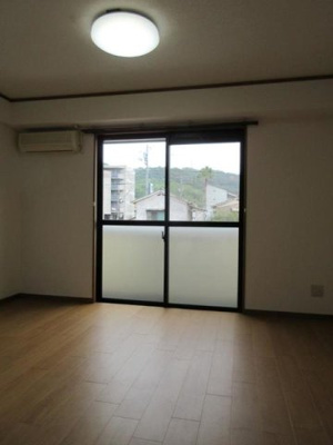 【内装】 | 明山 | 明るい室内です