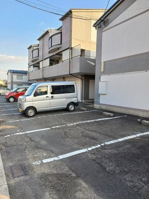 【駐車場】 | ロータスビレッジあいゆうＡ棟 | 車をお持ちの方に嬉しい駐車場付きの物件です