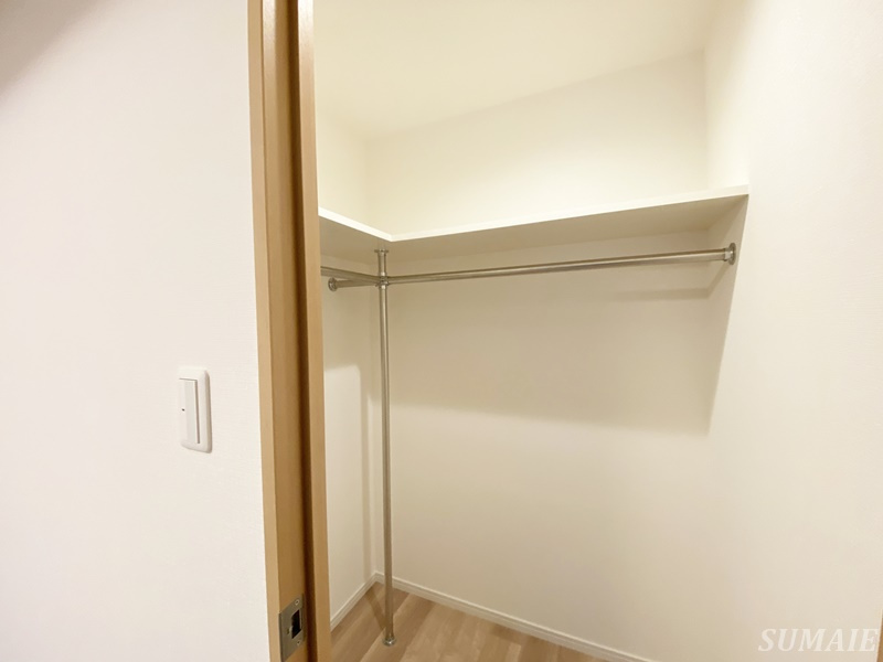 ドゥーエ東十条の収納|洋室のウォークインクローゼットです☆