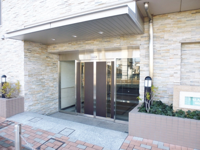 ドゥーエ東十条のエントランス|とってもオシャレな正門エントランスです。