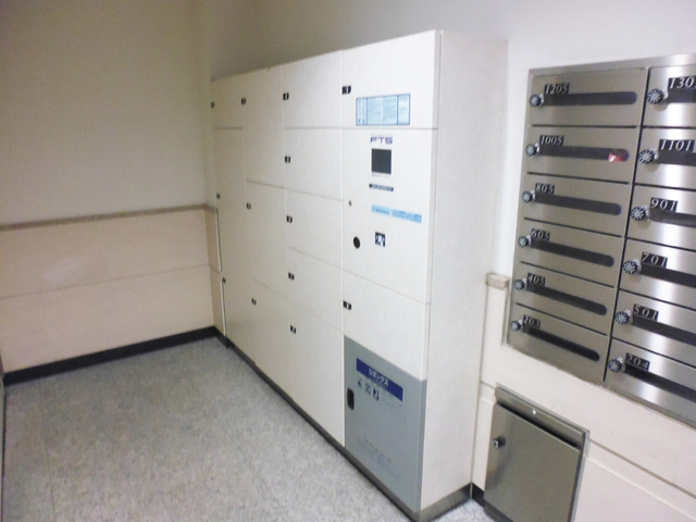 ドゥーエ東十条のその他共用部分|宅配BOXも付いております。