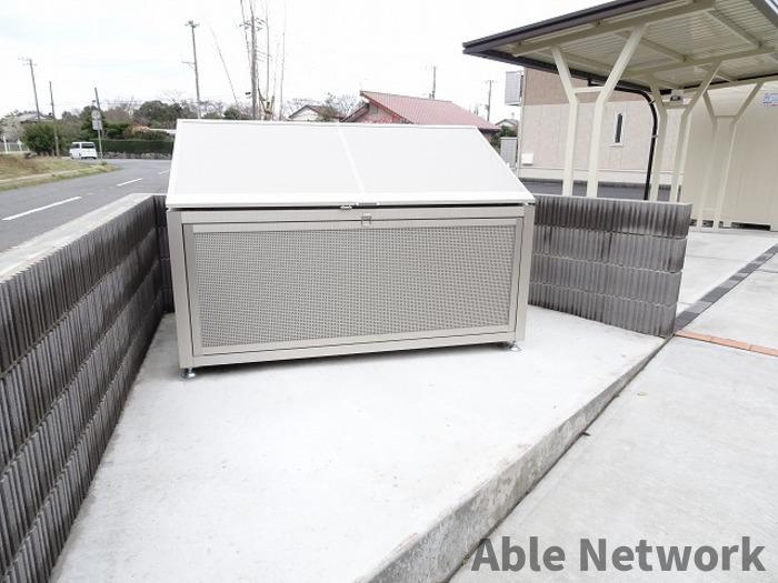 ロマージュ神栖のバルコニー|ゴミステーション