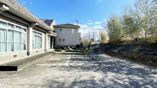 西新浜町2丁目3-24　一軒家の駐車場