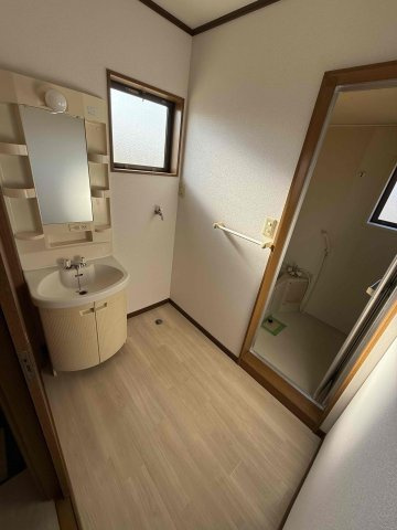 【洗面所】 | コーポ日浅7 | スペースが確保できる洗面所です