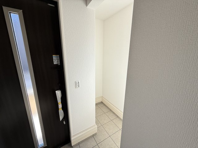 アーバンスタイル前橋市北代田町1期　1号棟の玄関|シューズインクロークついてます。ベビーカーも収納できる広さです。