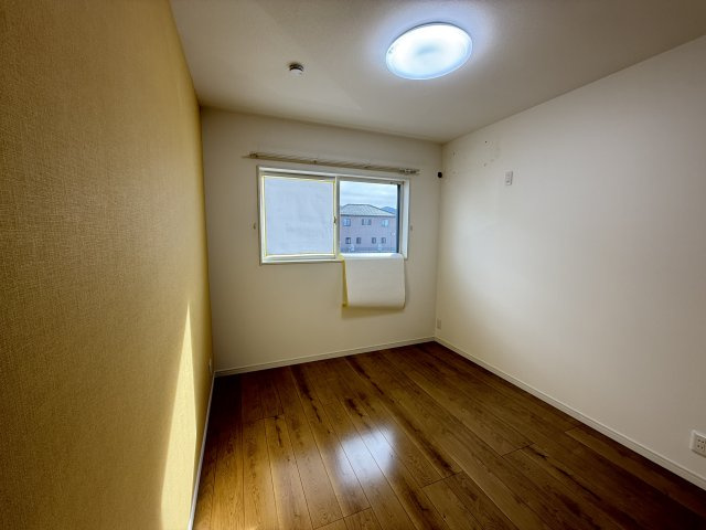 高崎市吉井町吉井　中古住宅の洋室