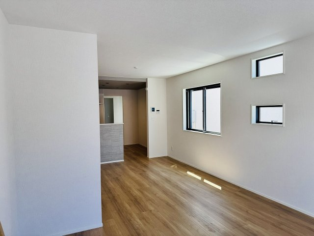 八王子市　北野町　新築一戸建て　６期の内装|～18.87帖の明るいLDKで、家族団欒の時間をお過ごしいただけます～
