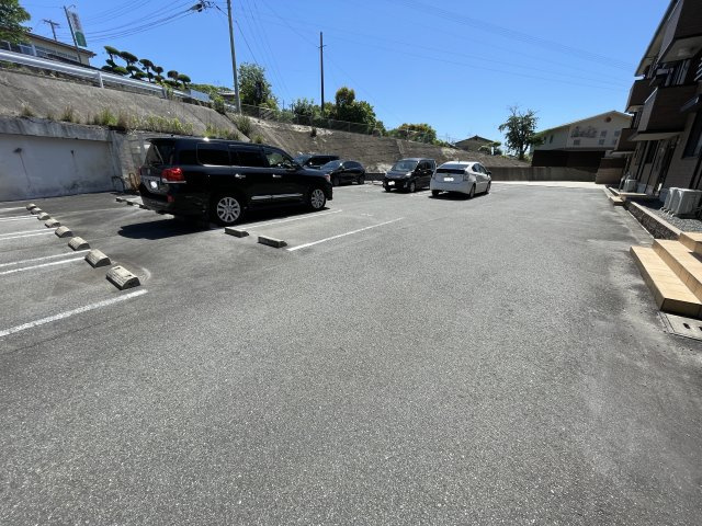 サニーヒルズの駐車場