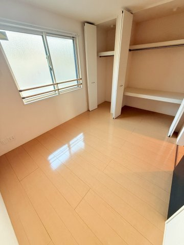 サニーヒルズの洋室