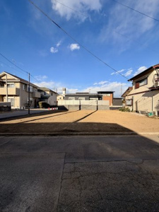 【前面道路含む現地写真】 | 【花垣町第1期　現地外観】
※令和8年1月時点