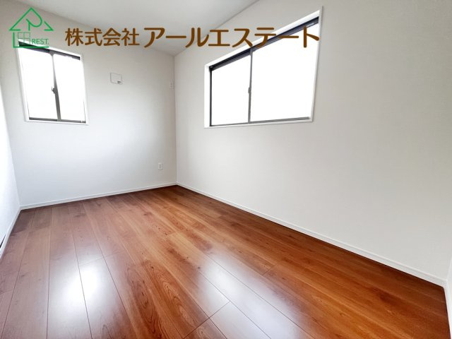 加古川市加古川町中津　JR「加古川駅」徒歩16分の洋室