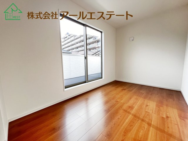 加古川市加古川町中津　JR「加古川駅」徒歩16分の洋室