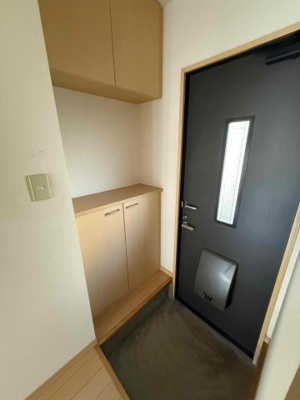 【玄関】 | アーネスト南日吉 | 収納もある玄関です