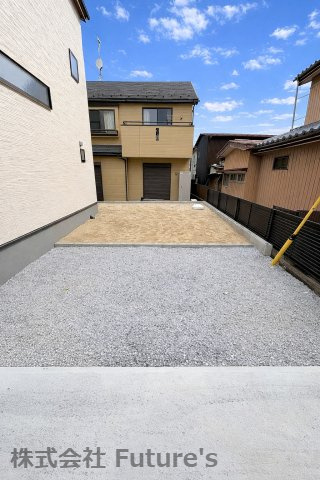 三郷市彦江1丁目　新築戸建　全1棟の駐車場|子どもが思いきり遊べる広いお庭付き☆
