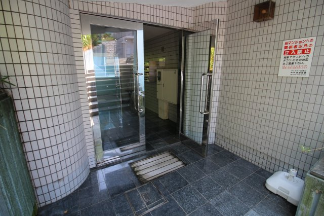 ヴィスター五色山のエントランス