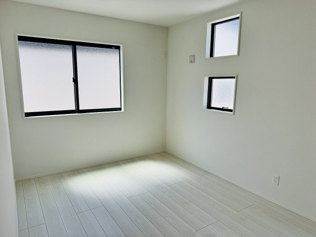 八王子市　北野町　新築一戸建て　６期の寝室|～2階6.75帖の主寝室　2面採光で明るく風通しの良いお部屋です～