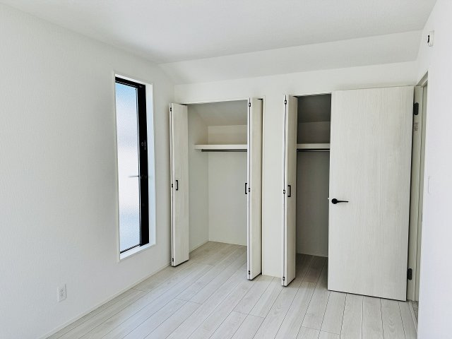 八王子市　北野町　新築一戸建て　６期の収納|～収納豊富　西側バルコニーへ出入り可能なお部屋です～