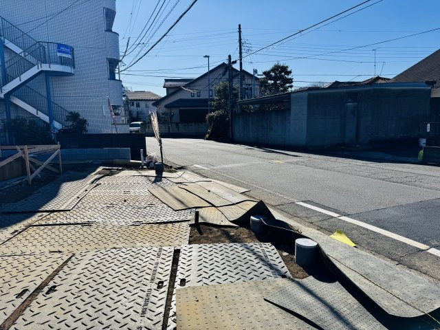 八王子市　北野町　新築一戸建て　６期の前面道路含む現地写真|～南西8ｍ公道に面しています～