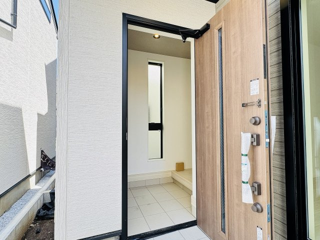 八王子市　北野町　新築一戸建て　６期の玄関|～玄関は安心のWロックキーを採用～
