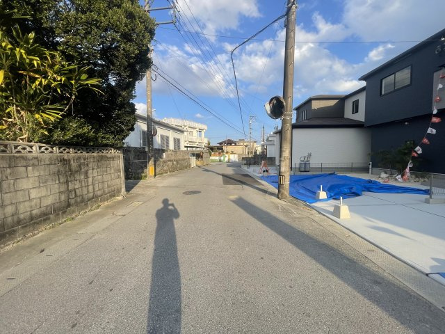 与那原町上与那原（全4棟）ラスト3号棟の前面道路含む現地写真|※北側公道5.07m～6.48m♪