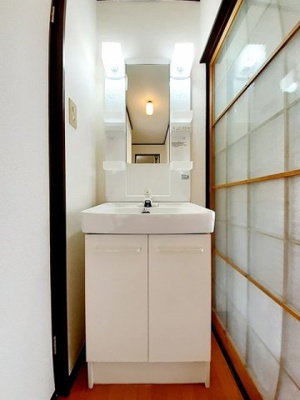 【洗面所】 | コーポ丹下 | 明るい洗面所です